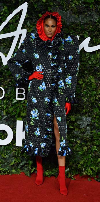 2021 İngiliz Moda Ödülleri'nin Tüm Kırmızı Halı Görünümleri