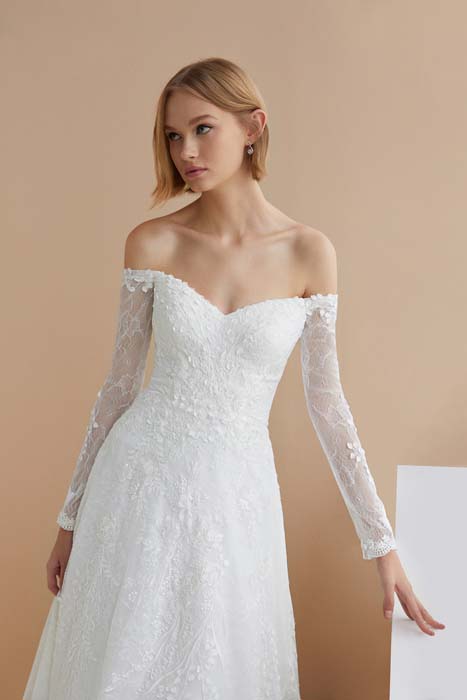 Oleg Cassini 2022 Koleksiyonu Blaze of Love'ı Sundu