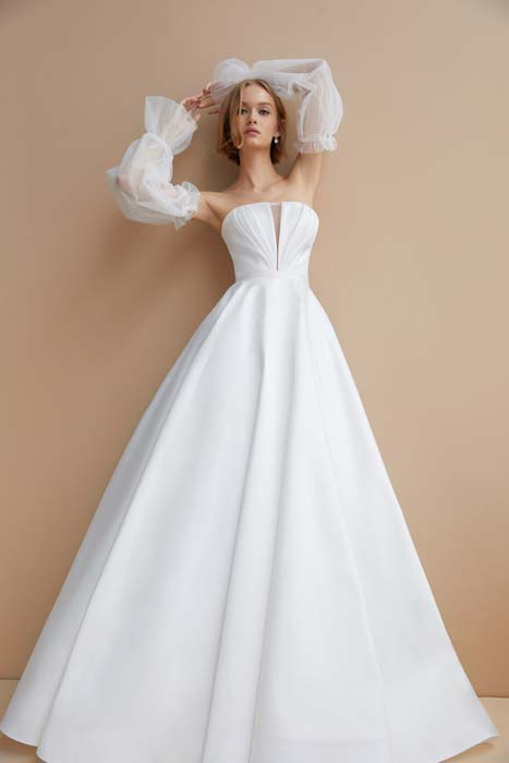 Oleg Cassini 2022 Koleksiyonu Blaze of Love'ı Sundu