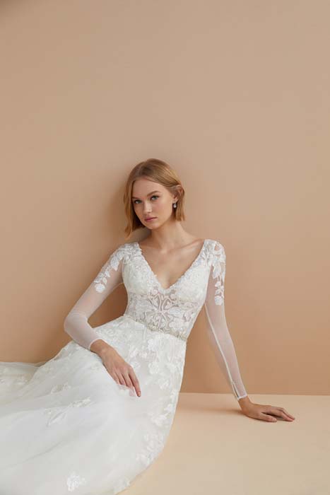 Oleg Cassini 2022 Koleksiyonu Blaze of Love'ı Sundu