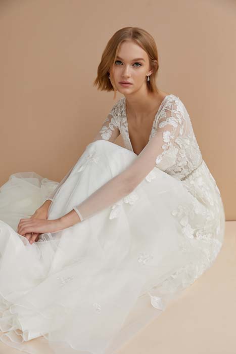 Oleg Cassini 2022 Koleksiyonu Blaze of Love'ı Sundu