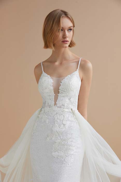 Oleg Cassini 2022 Koleksiyonu Blaze of Love'ı Sundu