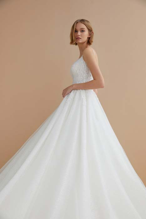 Oleg Cassini 2022 Koleksiyonu Blaze of Love'ı Sundu