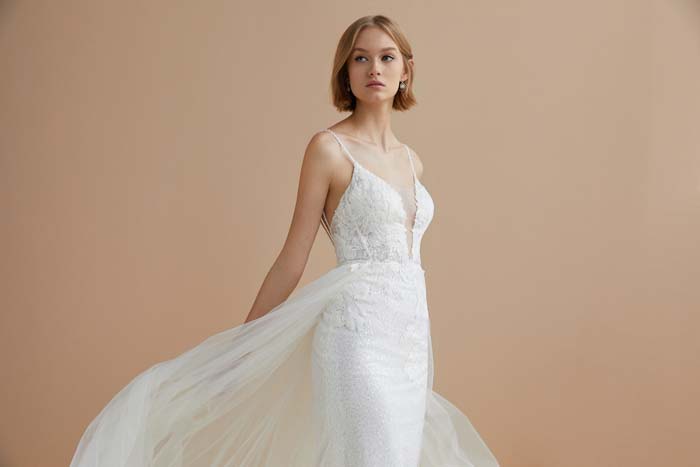 Oleg Cassini 2022 Koleksiyonu Blaze of Love'ı Sundu