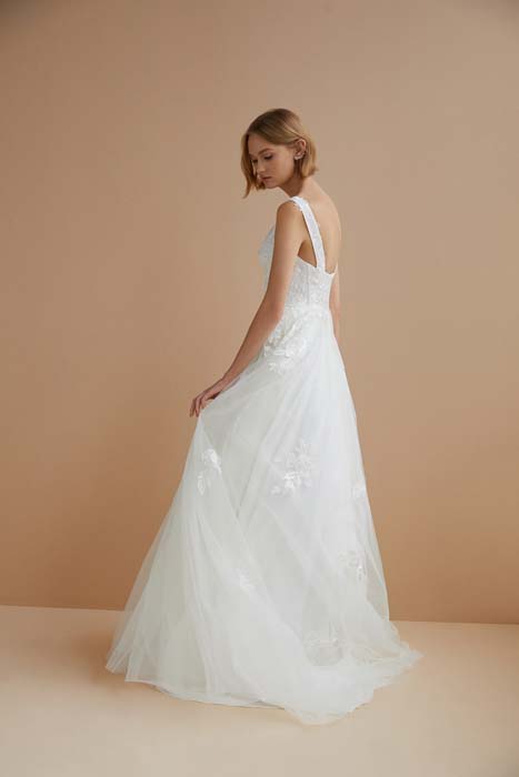 Oleg Cassini 2022 Koleksiyonu Blaze of Love'ı Sundu