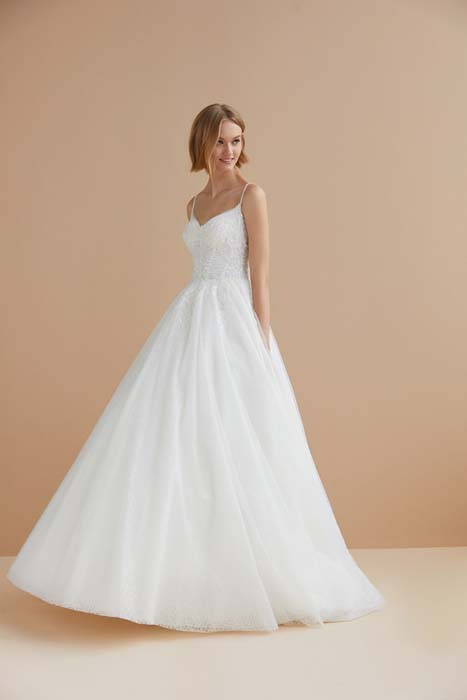 Oleg Cassini 2022 Koleksiyonu Blaze of Love'ı Sundu