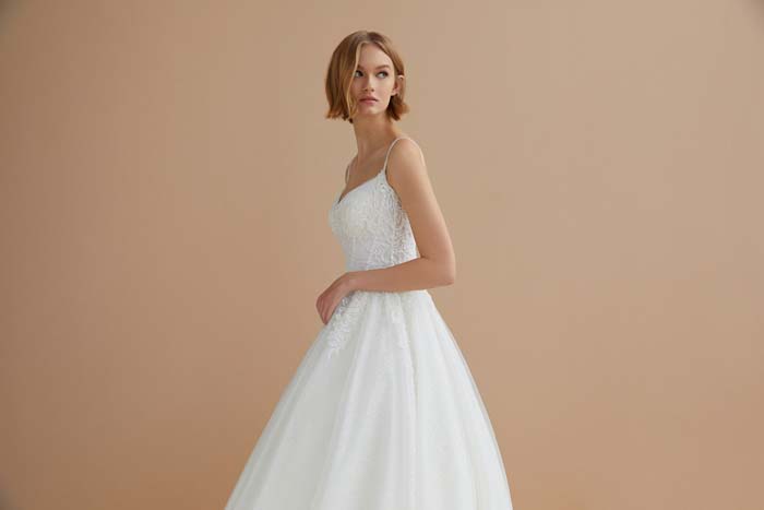 Oleg Cassini 2022 Koleksiyonu Blaze of Love'ı Sundu