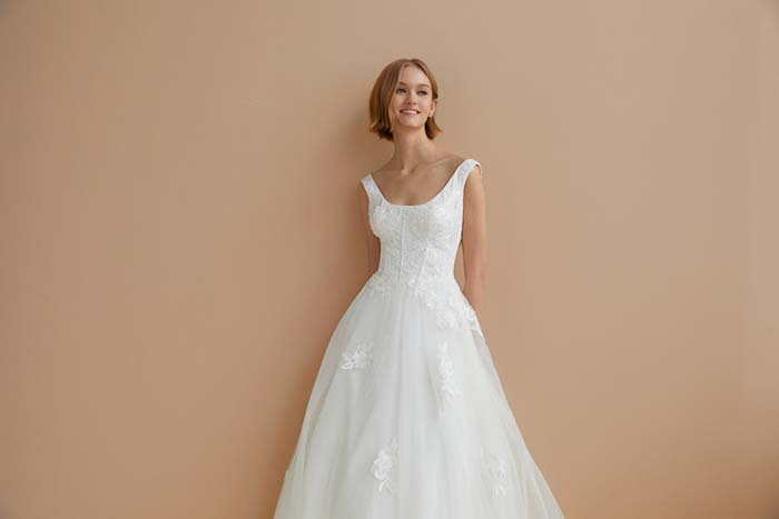 Oleg Cassini 2022 Koleksiyonu Blaze of Love'ı Sundu