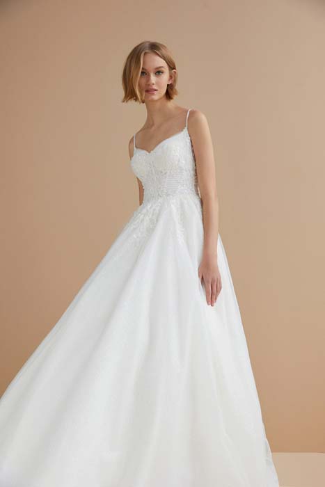 Oleg Cassini 2022 Koleksiyonu Blaze of Love'ı Sundu