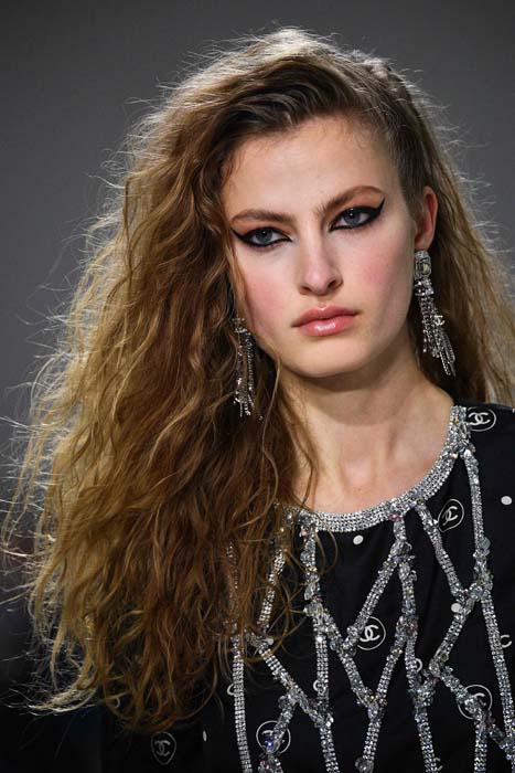 Chanel Métiers d'Art 2021/22 Koleksiyonunu Sundu