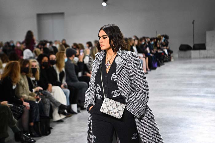 Chanel Métiers d'Art 2021/22 Koleksiyonunu Sundu