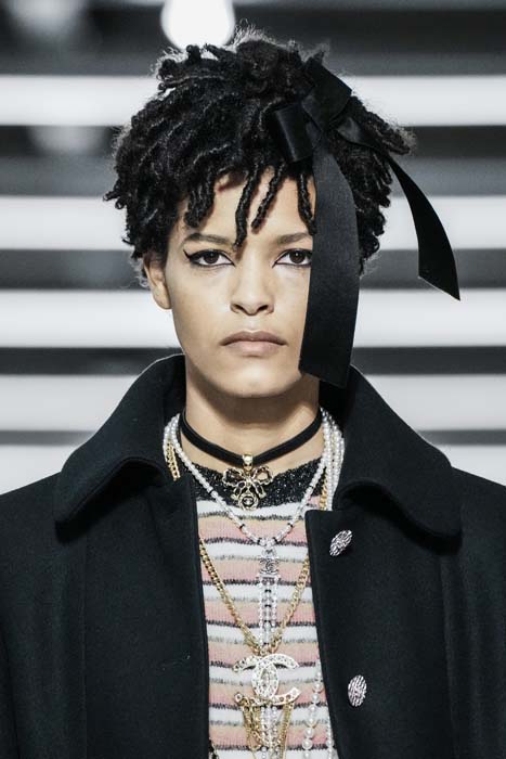 Chanel Métiers d'Art 2021/22 Koleksiyonunu Sundu
