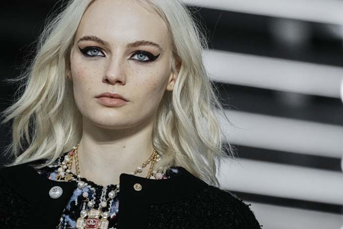 Chanel Métiers d'Art 2021/22 Koleksiyonunu Sundu