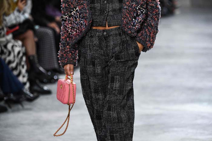 Chanel Métiers d'Art 2021/22 Koleksiyonunu Sundu