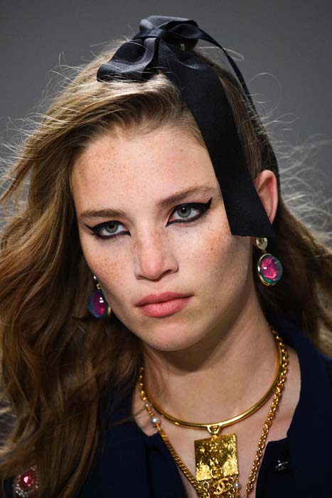 Chanel Métiers d'Art 2021/22 Koleksiyonunu Sundu