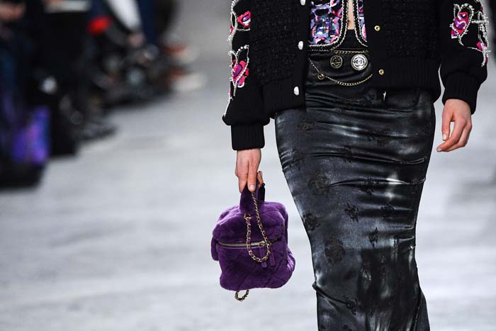 Chanel Métiers d'Art 2021/22 Koleksiyonunu Sundu