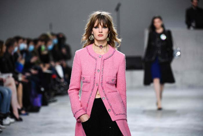 Chanel Métiers d'Art 2021/22 Koleksiyonunu Sundu