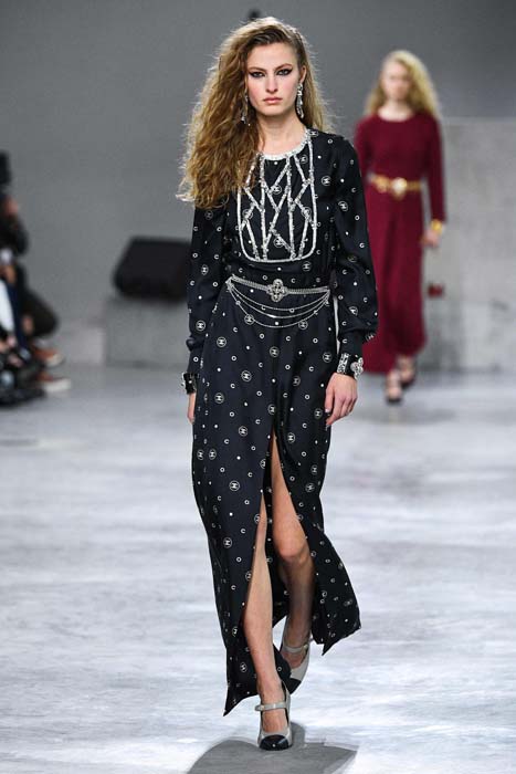 Chanel Métiers d'Art 2021/22 Koleksiyonunu Sundu