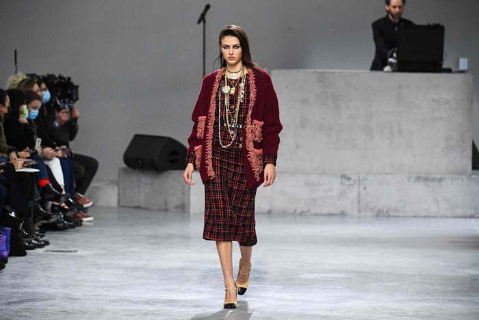 Chanel Métiers d'Art 2021/22 Koleksiyonunu Sundu