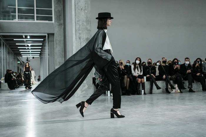 Chanel Métiers d'Art 2021/22 Koleksiyonunu Sundu