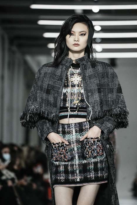 Chanel Métiers d'Art 2021/22 Koleksiyonunu Sundu