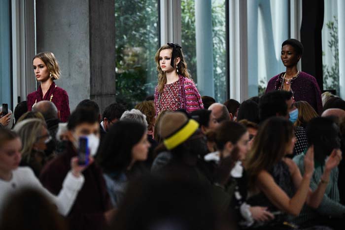 Chanel Métiers d'Art 2021/22 Koleksiyonunu Sundu