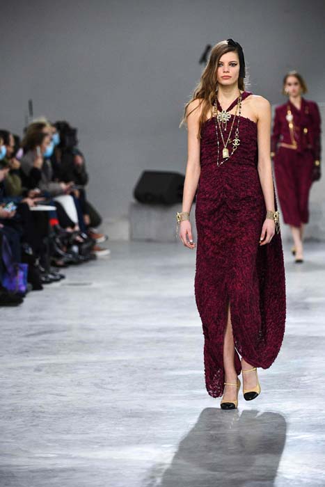 Chanel Métiers d'Art 2021/22 Koleksiyonunu Sundu