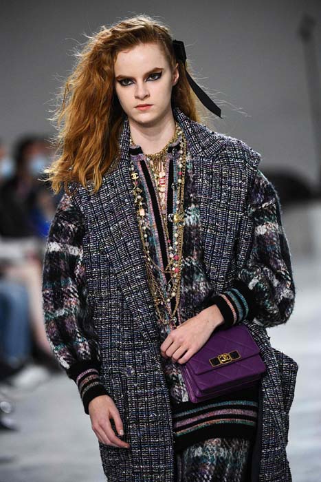 Chanel Métiers d'Art 2021/22 Koleksiyonunu Sundu