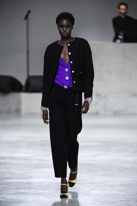 Chanel Métiers d'Art 2021/22 Koleksiyonunu Sundu