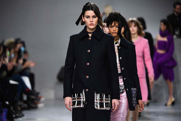 Chanel Métiers d'Art 2021/22 Koleksiyonunu Sundu