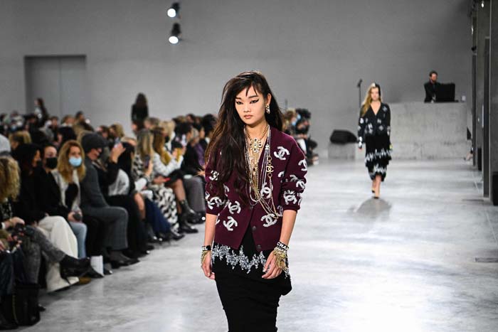 Chanel Métiers d'Art 2021/22 Koleksiyonunu Sundu