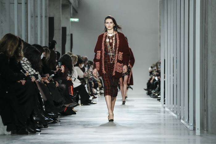 Chanel Métiers d'Art 2021/22 Koleksiyonunu Sundu