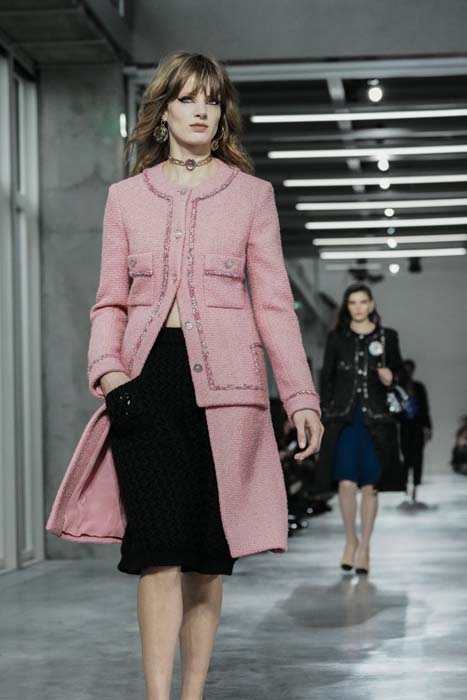 Chanel Métiers d'Art 2021/22 Koleksiyonunu Sundu