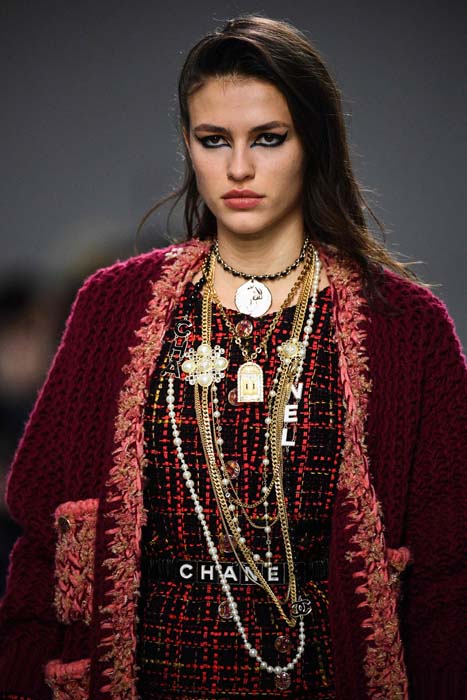 Chanel Métiers d'Art 2021/22 Koleksiyonunu Sundu