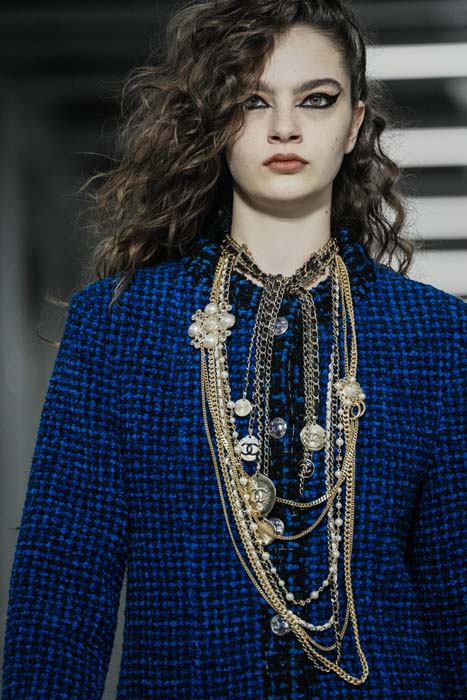 Chanel Métiers d'Art 2021/22 Koleksiyonunu Sundu