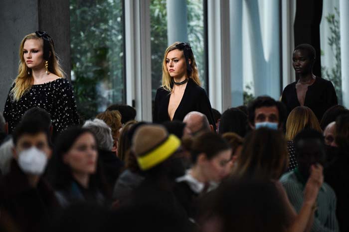 Chanel Métiers d'Art 2021/22 Koleksiyonunu Sundu