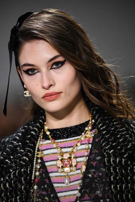 Chanel Métiers d'Art 2021/22 Koleksiyonunu Sundu