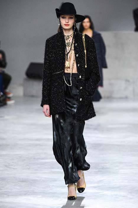 Chanel Métiers d'Art 2021/22 Koleksiyonunu Sundu