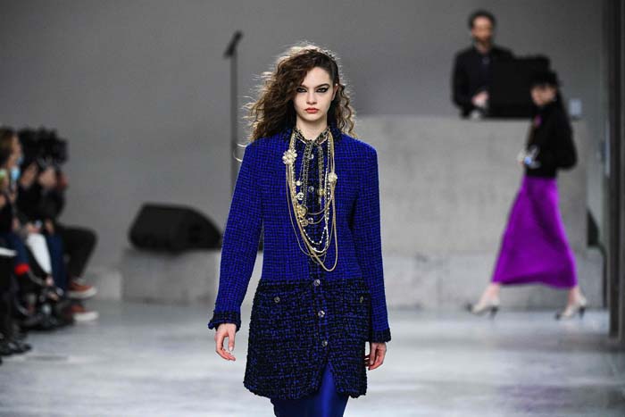 Chanel Métiers d'Art 2021/22 Koleksiyonunu Sundu