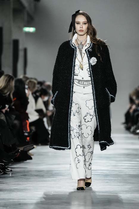Chanel Métiers d'Art 2021/22 Koleksiyonunu Sundu