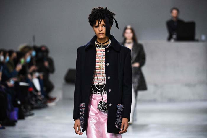 Chanel Métiers d'Art 2021/22 Koleksiyonunu Sundu