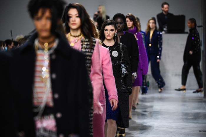 Chanel Métiers d'Art 2021/22 Koleksiyonunu Sundu