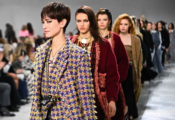 Chanel Métiers d'Art 2021/22 Koleksiyonunu Sundu