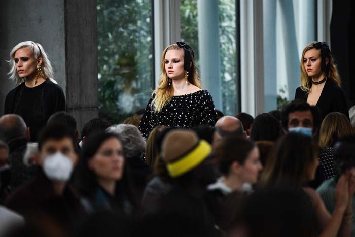 Chanel Métiers d'Art 2021/22 Koleksiyonunu Sundu