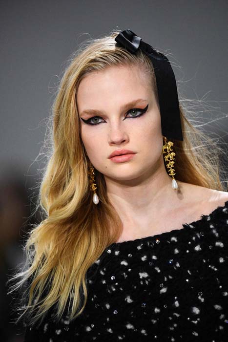 Chanel Métiers d'Art 2021/22 Koleksiyonunu Sundu