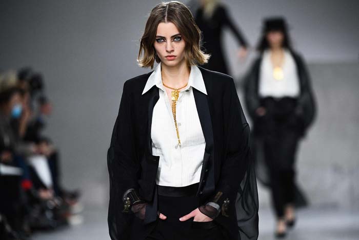 Chanel Métiers d'Art 2021/22 Koleksiyonunu Sundu