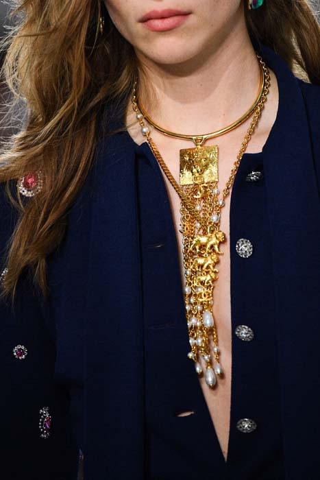 Chanel Métiers d'Art 2021/22 Koleksiyonunu Sundu