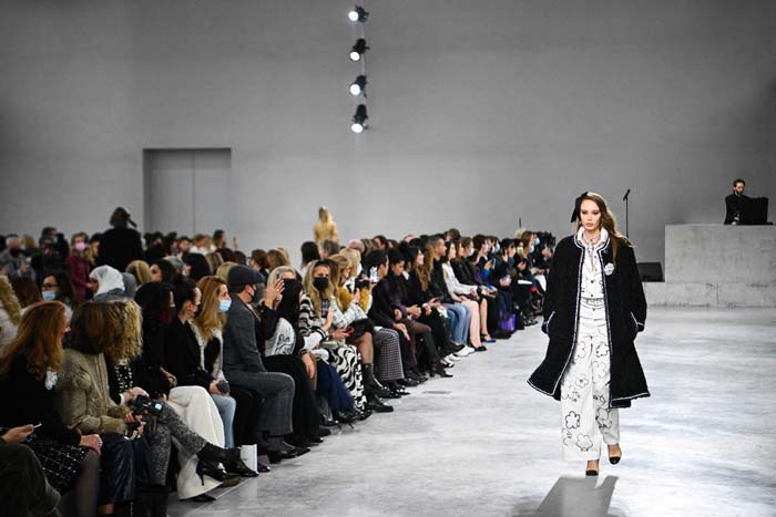 Chanel Métiers d'Art 2021/22 Koleksiyonunu Sundu