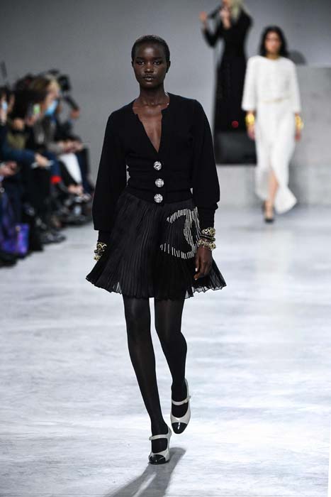 Chanel Métiers d'Art 2021/22 Koleksiyonunu Sundu