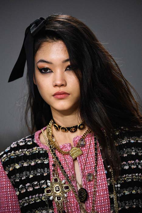 Chanel Métiers d'Art 2021/22 Koleksiyonunu Sundu